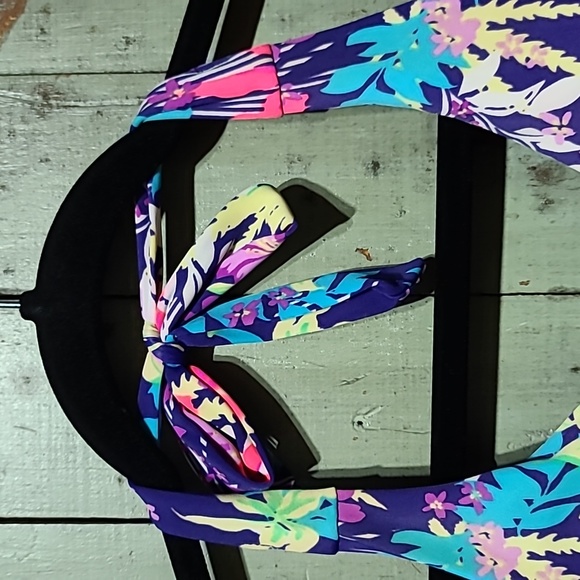 Christin Michael's two piece swimsuit - Picture 9 of 13